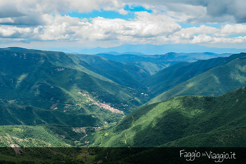 Veduta di Vallepietra e la Valle Santa da Colle della Tagliata